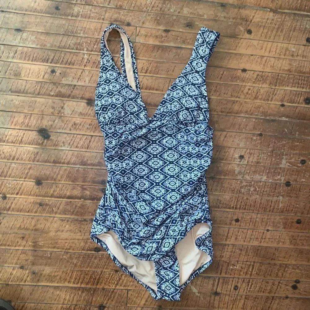 J Crew black & white preppy size 2 ruched side one piece swimsuit